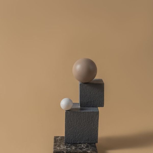 Minimalist abstract representation of balance and focus